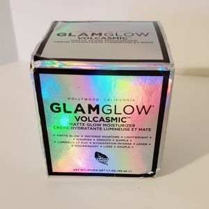 Glamglow Volcasmic matte glow moisturizer